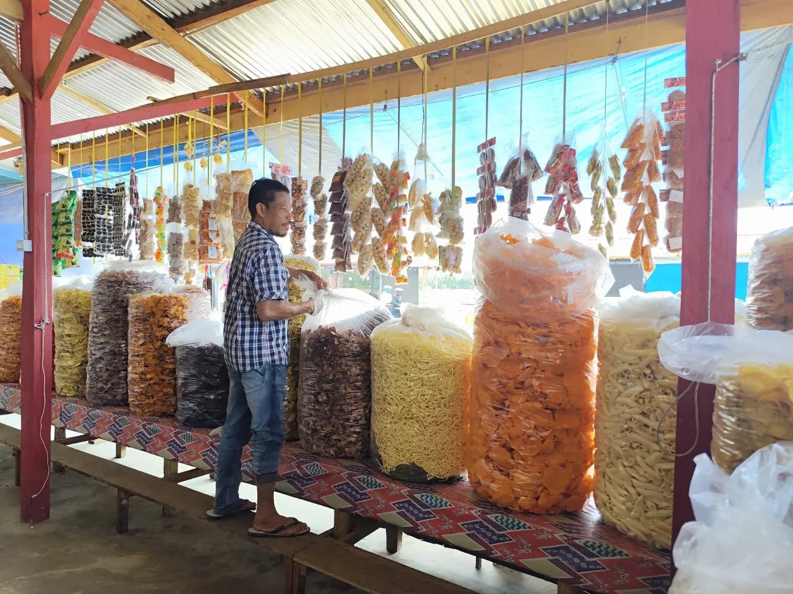 Dari Jalur Lama ke Gerbang Tol, Kisah Nasir Mengembangkan Usaha Oleh-Oleh Khas Aceh di Padang Tiji